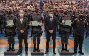 Read more about the article Wilson Lima participa de formatura de 404 policiais que vão reforçar segurança pública no interior