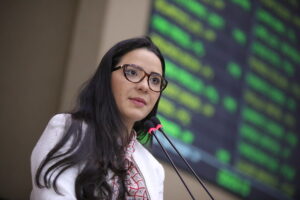 TCE-AM julga improcedente denúncia contra deputada Mayara Pinheiro