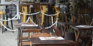 Bares e restaurantes perdem R$ 25 milhões com pane no WhatsApp
