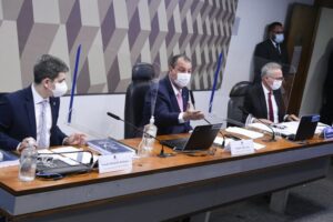 Leia mais sobre o artigo Por 7 votos a 4, CPI da Covid-19 aprova relatório do senador Renan Calheiros