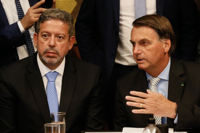 Você está visualizando atualmente Bolsonaro, Guedes e Lira se reúnem para discutir preço dos combustíveis
