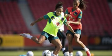 Wilson Lima dá boas-vindas a seleção brasileira feminina de futebol que está em Manaus para torneio internacional
