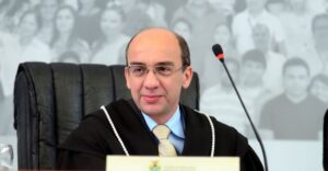 Read more about the article Conselheiro Érico Desterro é eleito presidente do TCE-AM