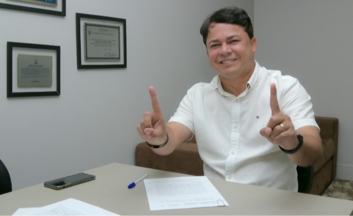 Keitton Pinheiro conclui registro de candidatura e é o primeiro a apresentar plano de governo