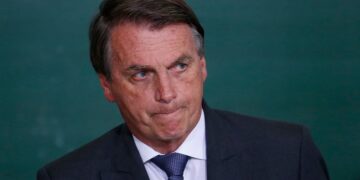 Bolsonaro diz que “casamento” com partido de Valdemar deve atrasar