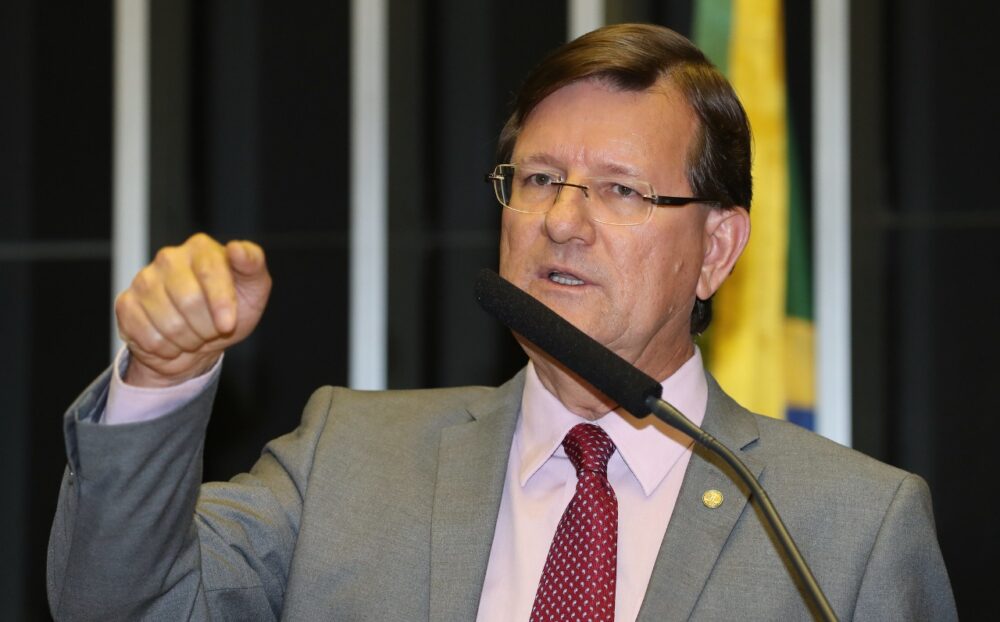 Zé Ricardo diz ser “mentira” e “fake news” que ele tenha votado contra o Auxilio Brasil