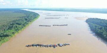 Centenas de balsas de garimpo ilegal invadem trecho do rio Madeira a apenas 120 km de Manaus