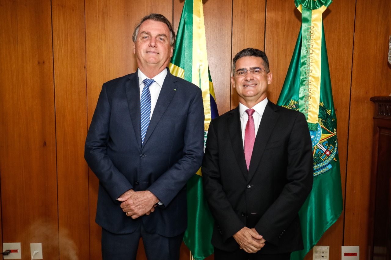 Você está visualizando atualmente Opinião | David Almeida volta de Brasília com compromisso de Bolsonaro de mais de R$ 1 bilhão para Manaus