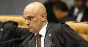 Leia mais sobre o artigo Moraes tranca inquérito sobre delegado que investigava Bolsonaro