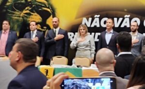 Leia mais sobre o artigo Presidente do PTB volta a oferecer legenda a Bolsonaro