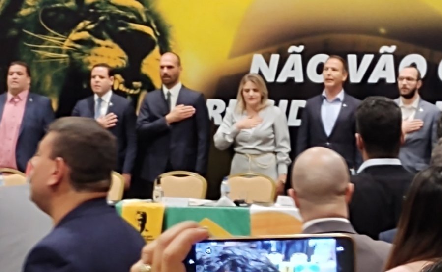 Presidente do PTB volta a oferecer legenda a Bolsonaro