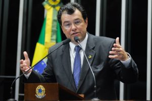 Read more about the article Eduardo Braga se defende e diz que não foi grosseira com a ministra Flávia Arruda