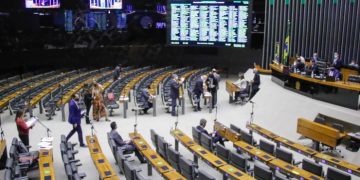 Urgente | Câmara derruba veto e retoma fundão eleitoral de R$ 5,7 bi