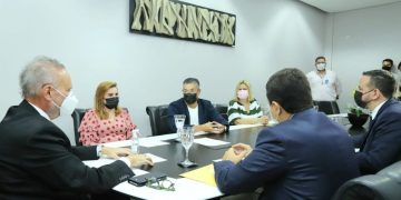 TCE-AM assina acordo de cooperação com órgão de educação da Prefeitura de Manaus