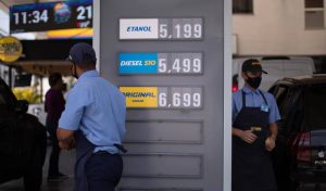 Read more about the article Petrobras anuncia redução no preço da gasolina nas refinarias a partir de quarta-feira, (15)
