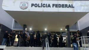 Read more about the article Ciro e Cid Gomes são alvos de operação da Polícia Federal