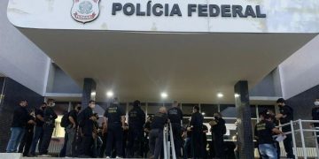 Ciro e Cid Gomes são alvos de operação da Polícia Federal