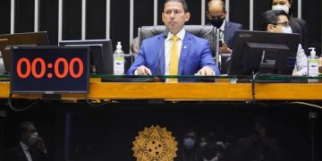 ‘Vida que segue, fica o sentimento de gratidão’, afirma Ramos ao protocolar no TRE pedido de desfiliação do PL