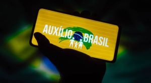 Read more about the article Bolsonaro sanciona lei que institui o Auxílio Brasil