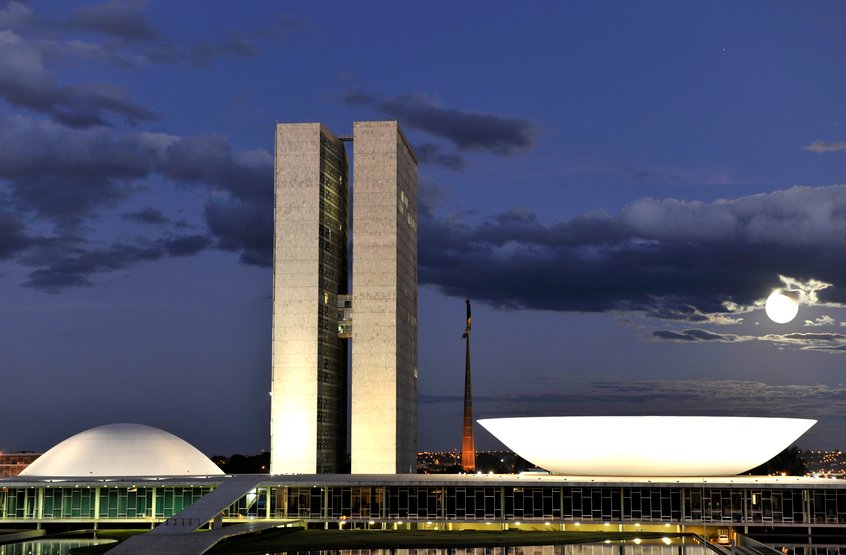 Você está visualizando atualmente Empresários planejam ida a Brasília para pressionar por reformas