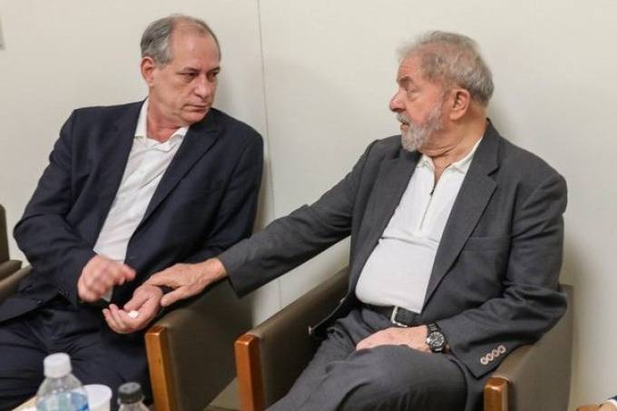 Você está visualizando atualmente Após operação da PF, Lula sai em defesa de Ciro Gomes e pedetista agradece