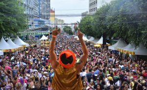 Leia mais sobre o artigo Carnaval 2022 | David Almeida suspende festas e blocos de rua 