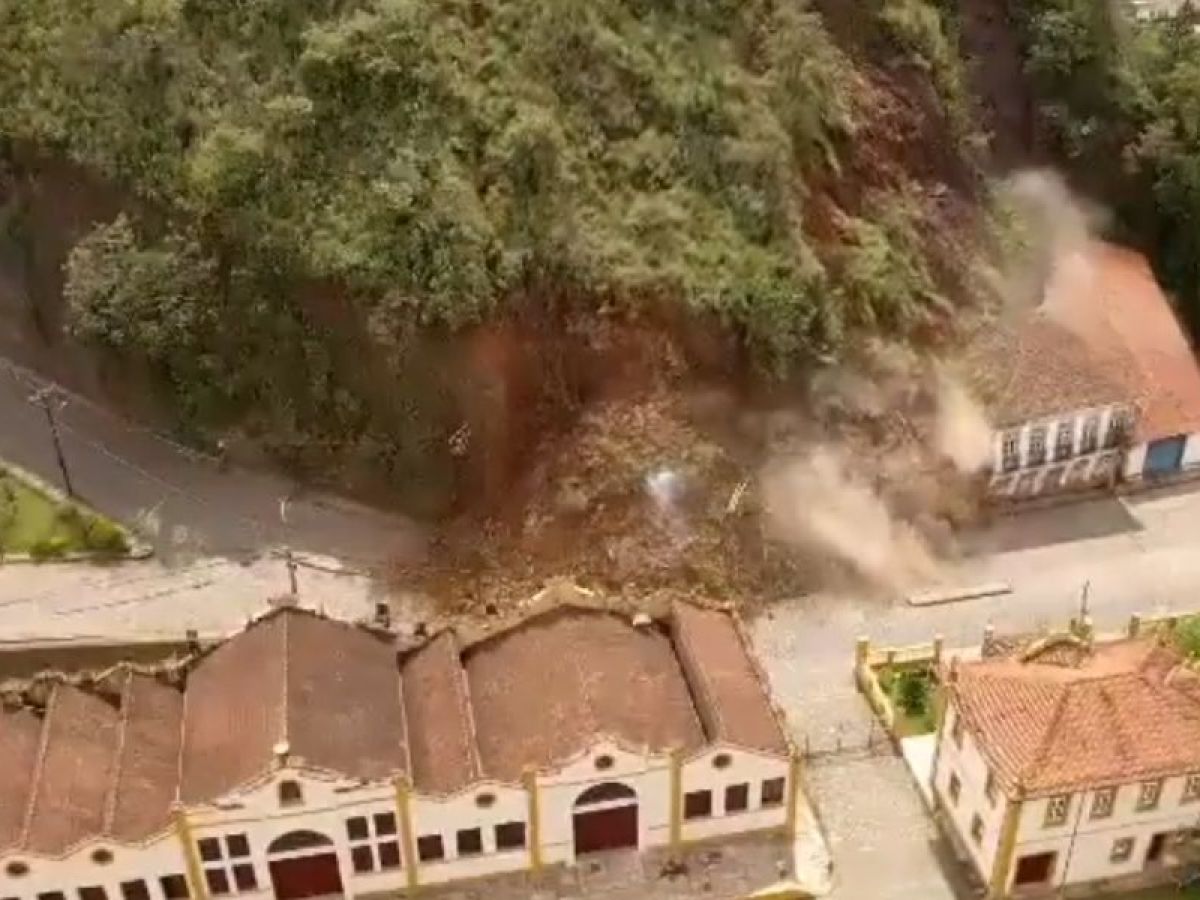 Deslizamento destrói casarão histórico em Ouro Preto, em Minas Gerais