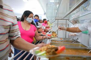 Leia mais sobre o artigo Em um mês, restaurante popular no AM serviu 8 mil refeições a R$ 1