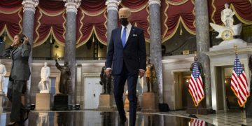Biden acusa Trump por invasão ao Capitólio e alerta sobre riscos à democracia