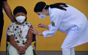 Read more about the article Criança indígena é primeira a ser vacinada no Brasil contra a Covid-19