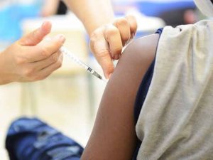 Read more about the article Decisão da Justiça Federal do Rio permite que aluna frequente aulas sem ser vacinada contra a Covid