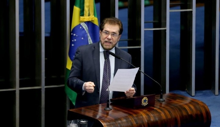 You are currently viewing Plínio Valério condena demissões no Banco da Amazônia e pede que cortes sejam previstos