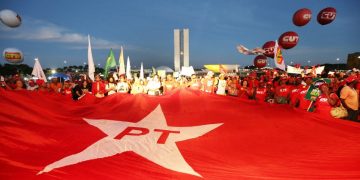Dos partidos brasileiros, PT é o que mais deve aos cofres públicos