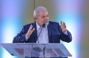 Read more about the article Lula compara Petrobras a Jesus e diz que empresa foi crucificada