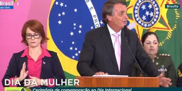 Bolsonaro diz que “mulheres estão ‘praticamente integradas’ à sociedade”
