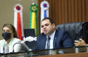 Leia mais sobre o artigo Roberto Cidade confirma retorno das sessões presenciais da Assembleia Legislativa do Amazonas, em maio