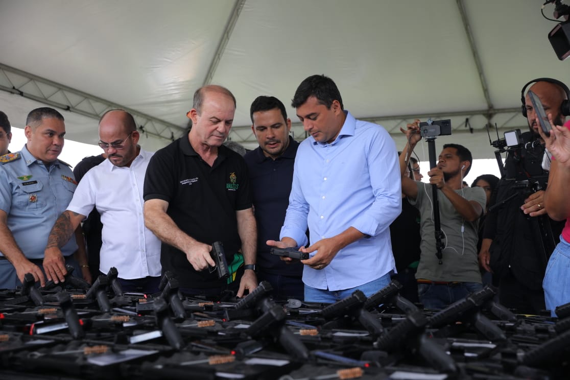 You are currently viewing Wilson Lima entrega novas armas e veículos para as forças de segurança
