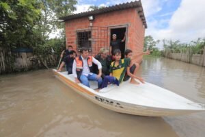 Read more about the article Governo do Amazonas envia insumos e medicamentos a Parintins, após temporal