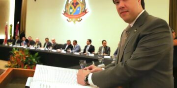 Em solenidade concorrida, Luis Fabian toma posse como novo conselheiro do TCE-AM