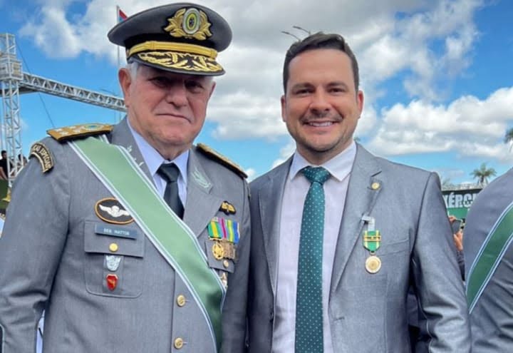 You are currently viewing Capitão Alberto Neto é condecorado com medalha do Exército