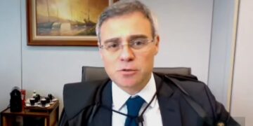 Mendonça declara suspeição e não julgará ação contra dossiês do governo Bolsonaro