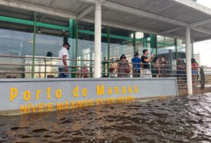 Leia mais sobre o artigo Cheia do Rio Negro atinge cota de inundação de 29,10 metros