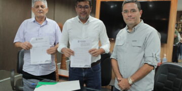 Wilson Lima assina convênios para destinar R$ 2 milhões aos municípios de São Paulo de Olivença, Novo Airão e Anamã