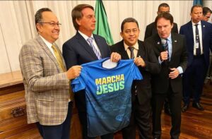Leia mais sobre o artigo Em encontro com Bolsonaro, Silas Câmara anuncia data da Marcha para Jesus em Manaus