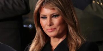 ‘Nunca diga nunca’, diz Melania Trump sobre voltar a morar na Casa Branca