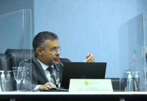 Read more about the article Conselheiro do TCE-AM suspende pregão no município de Itacoatiara