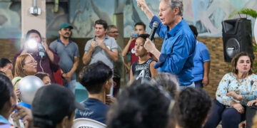 ‘Parente dos amazonenses’, Arthur Neto visita o Jorge Teixeira e tem recepção festiva no bairro que fundou