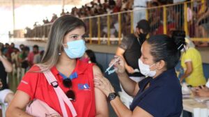 Leia mais sobre o artigo Diante de aumento de casos, Prefeitura de Manaus orienta população a atualizar esquema vacinal contra a Covid-19