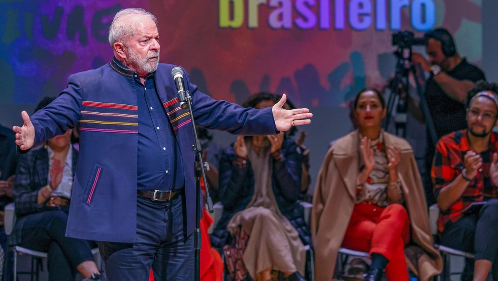 You are currently viewing Bolsonaro “já sabe que vai perder”, diz Lula