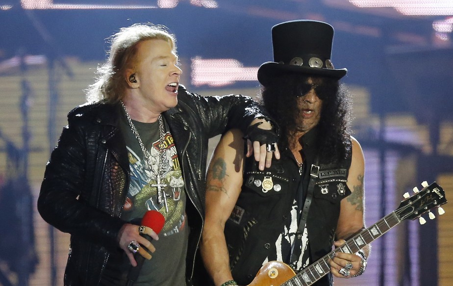 You are currently viewing Axl Rose do Guns N’ Roses perde a voz e cancela agenda